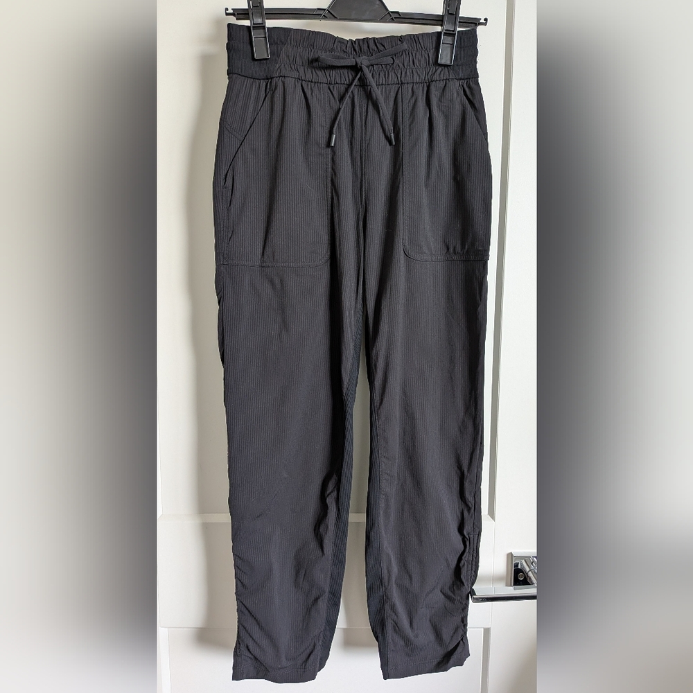 NWOT Lululemon Beyond the Studio Cinch Cropped Black Stripe Pants 25" Inseam, 4